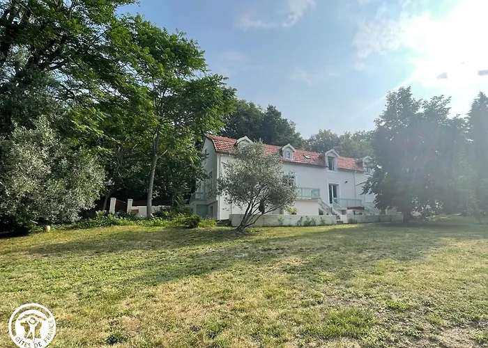 Vakantiehuis Maison Renovee Proche Du Rocher De Avec Wifi - Fr-1-426-587 *