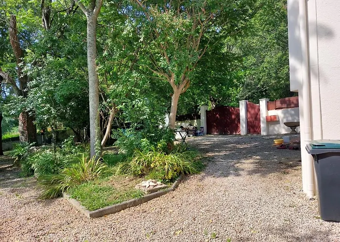 Maison Renovee Proche Du Rocher De Avec Wifi - Fr-1-426-587 Vakantiehuis